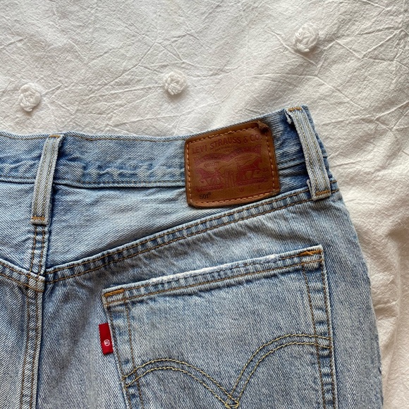 Levis Jean Shorts - Picture 2 of 3